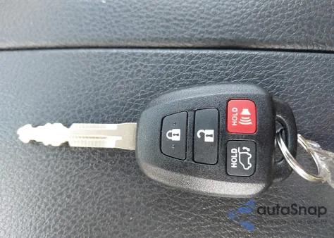 2019 Toyota Highlander Le z USA, uszkodzony, nr VIN 5TDBZRFH0KS711147